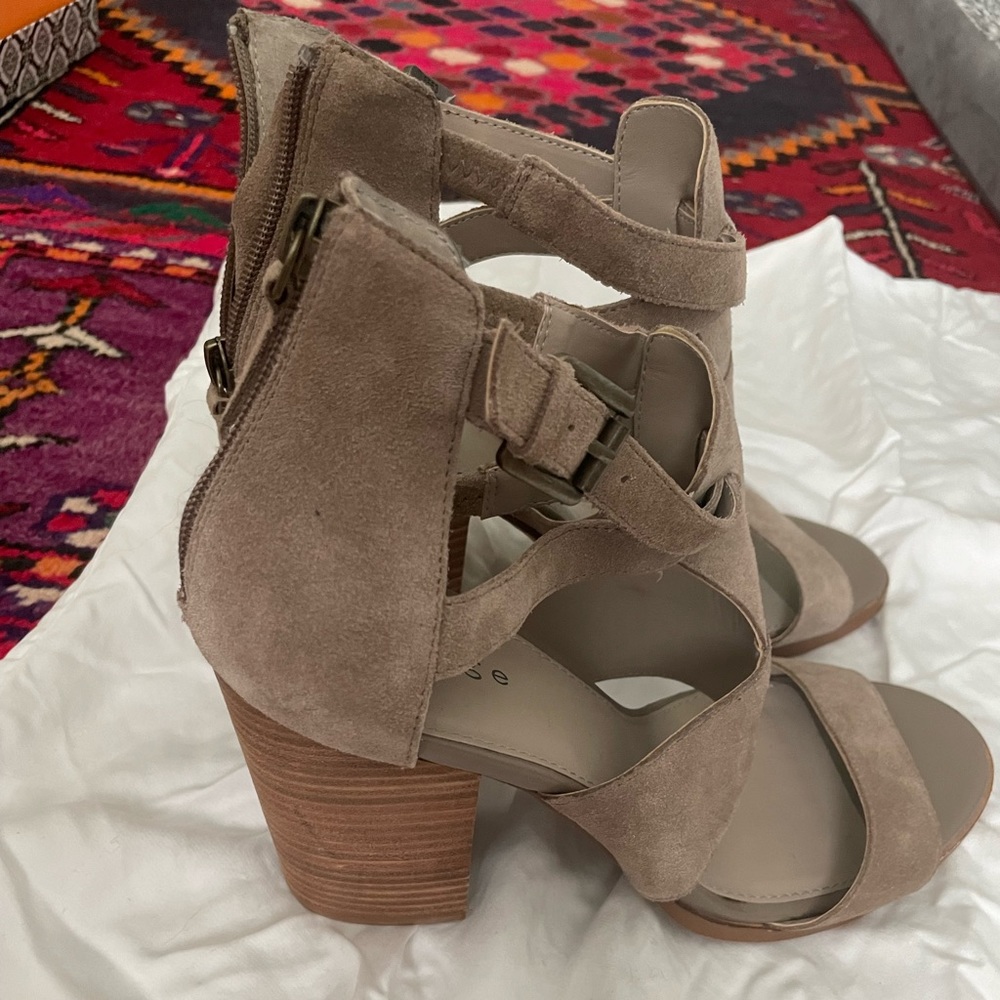 Hinge cage sandals